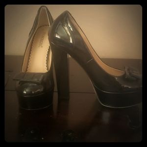 Ladies patent pumps